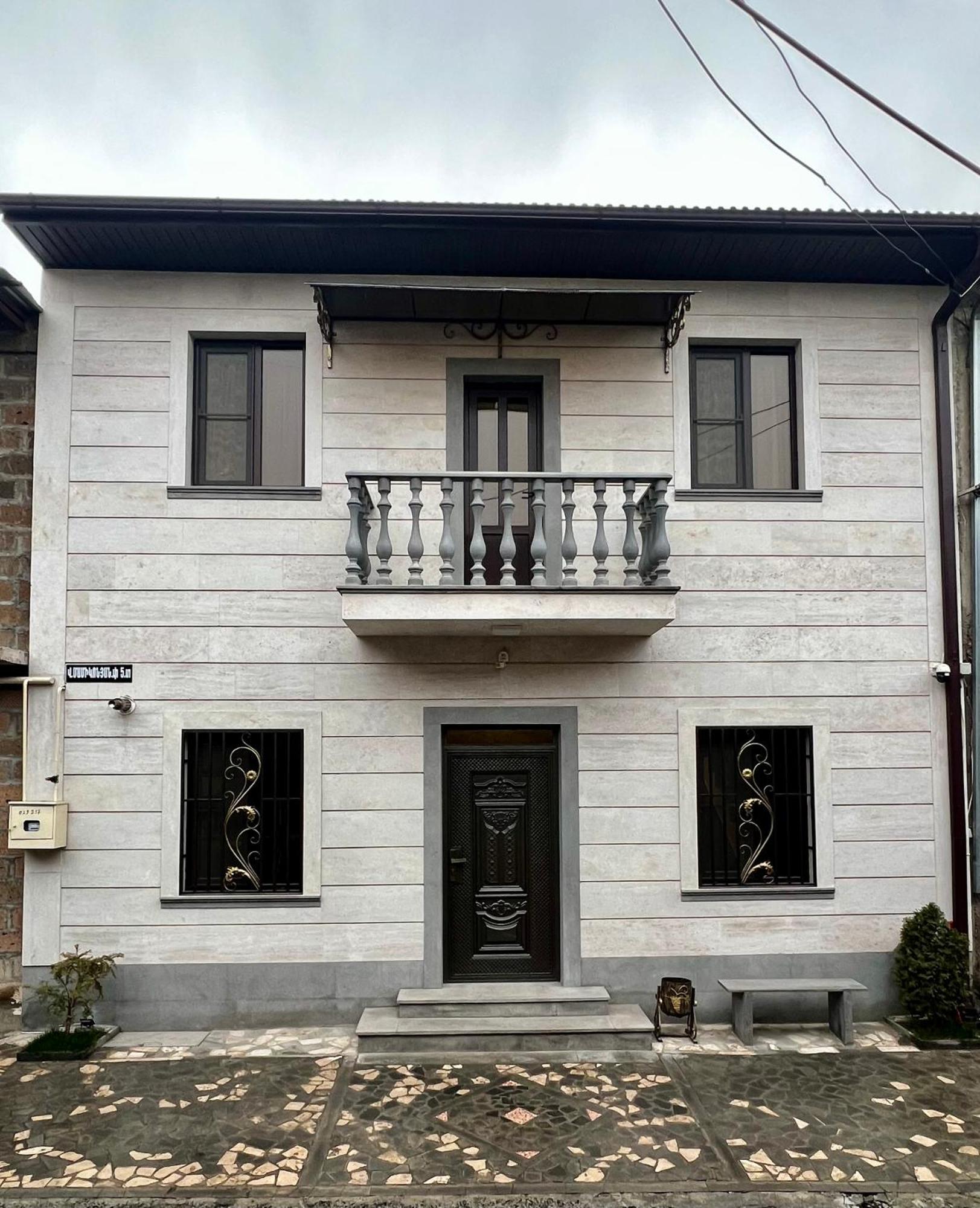New , Comfortable 3 Bedroom House Єреван Екстер'єр фото